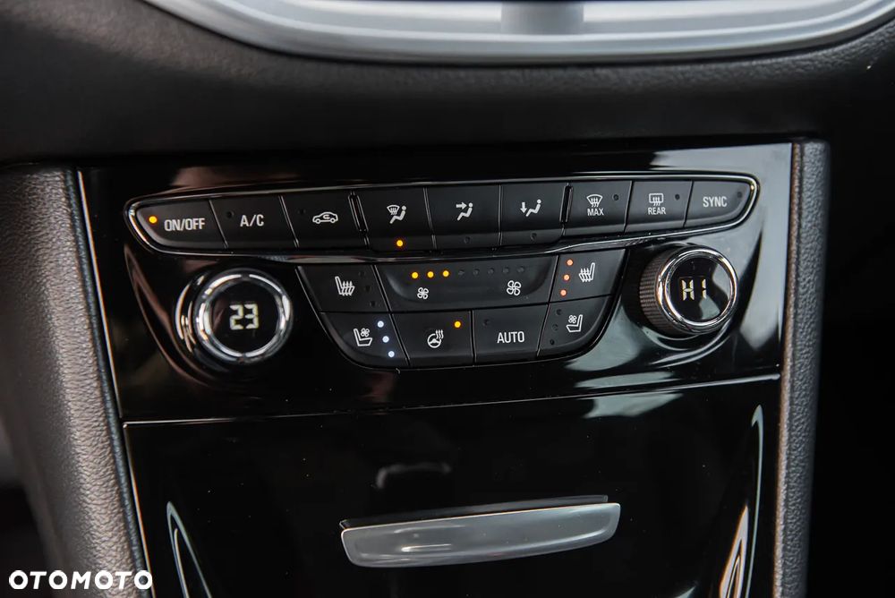 Opel Astra 1.4 Turbo Sports Tourer Innovation - 24