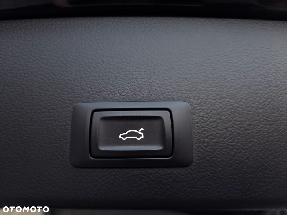 Audi A6 Avant 2.0 TDI Ultra S tronic - 36