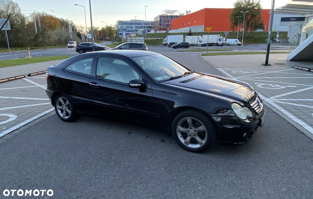 Mercedes-Benz Klasa C 180 T Kompressor Classic - 8