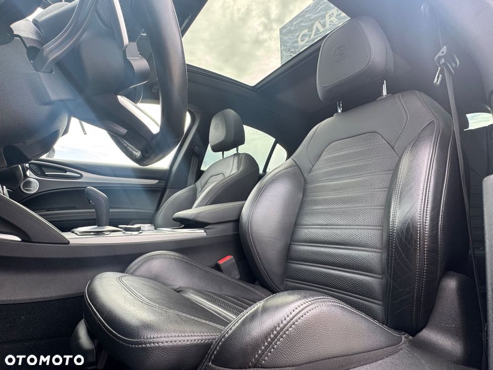 Alfa Romeo Stelvio - 18