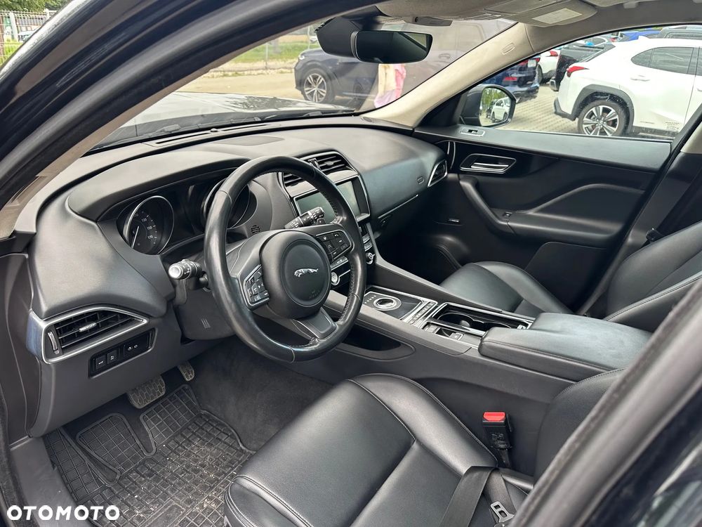 Jaguar F-Pace - 11