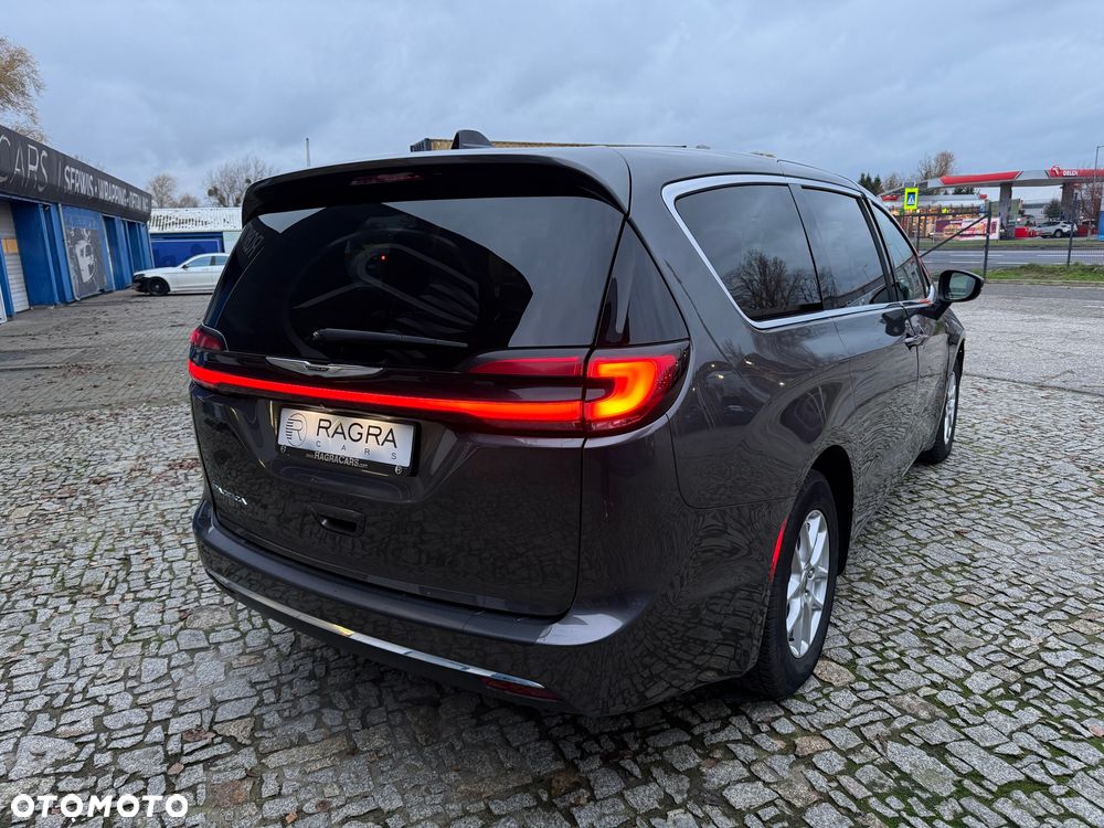 Chrysler Pacifica - 32