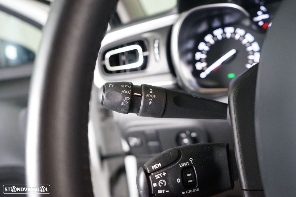 Citroën C3 1.2 PureTech Shine - 23
