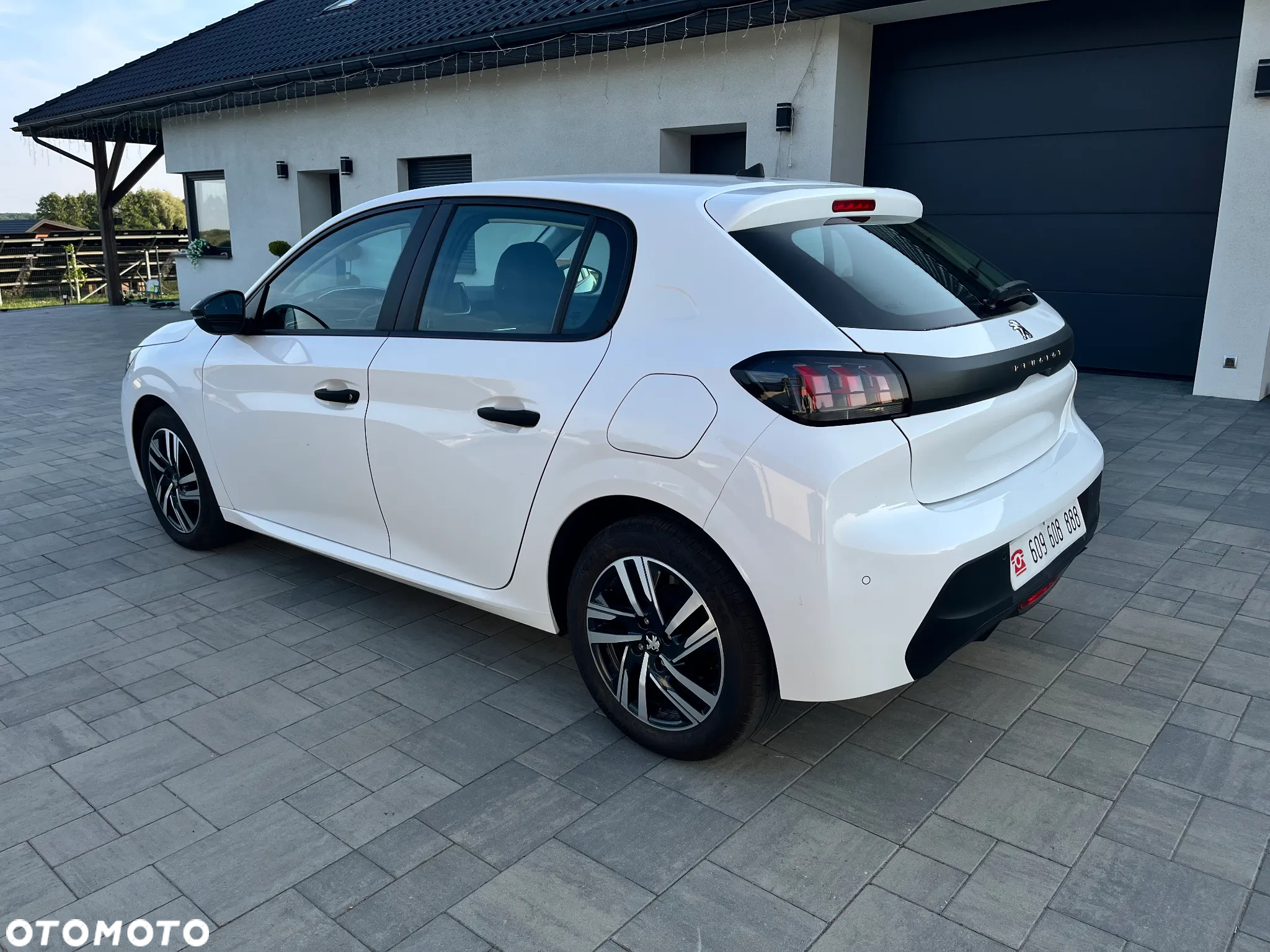 Peugeot 208 - 6