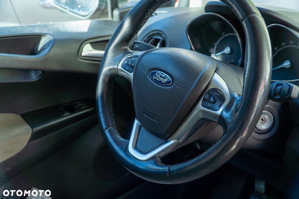 Ford Tourneo Courier 1.6 TDCi Titanium - 14