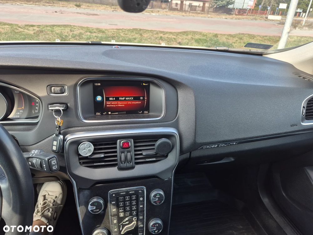 Volvo V40 Cross Country - 13
