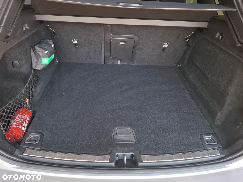 Volvo XC 60 B4 D AWD Plus Dark - 12