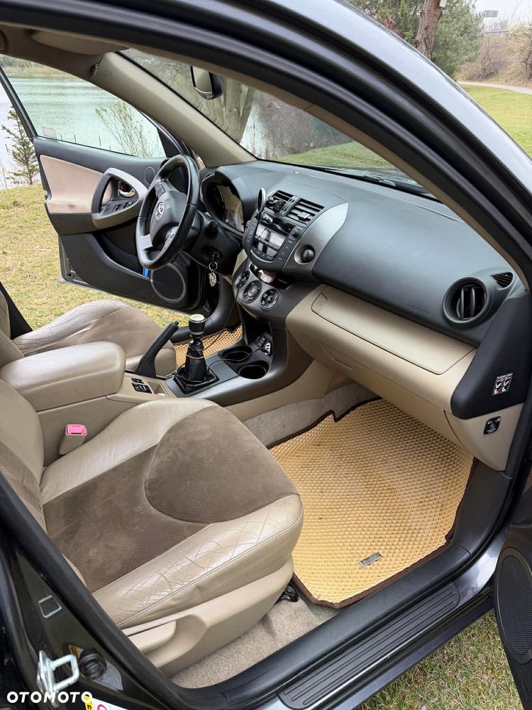 Toyota RAV4 2.0 VVT-i Premium - 17