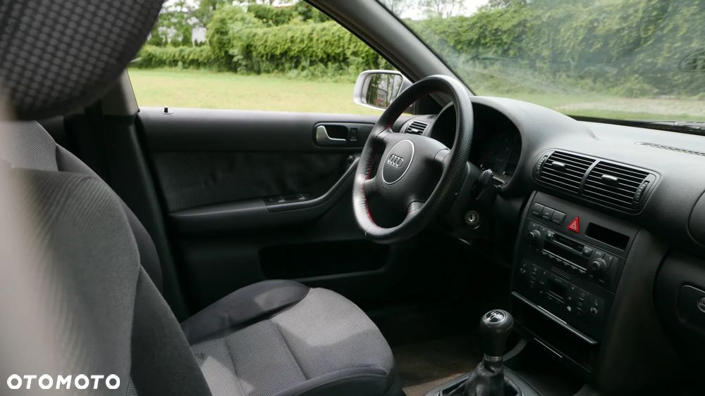 Audi A3 Sportback 1.6 Ambiente - 19