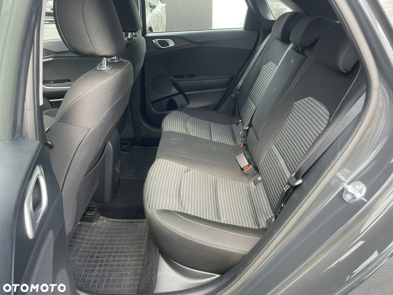 Kia Ceed - 12