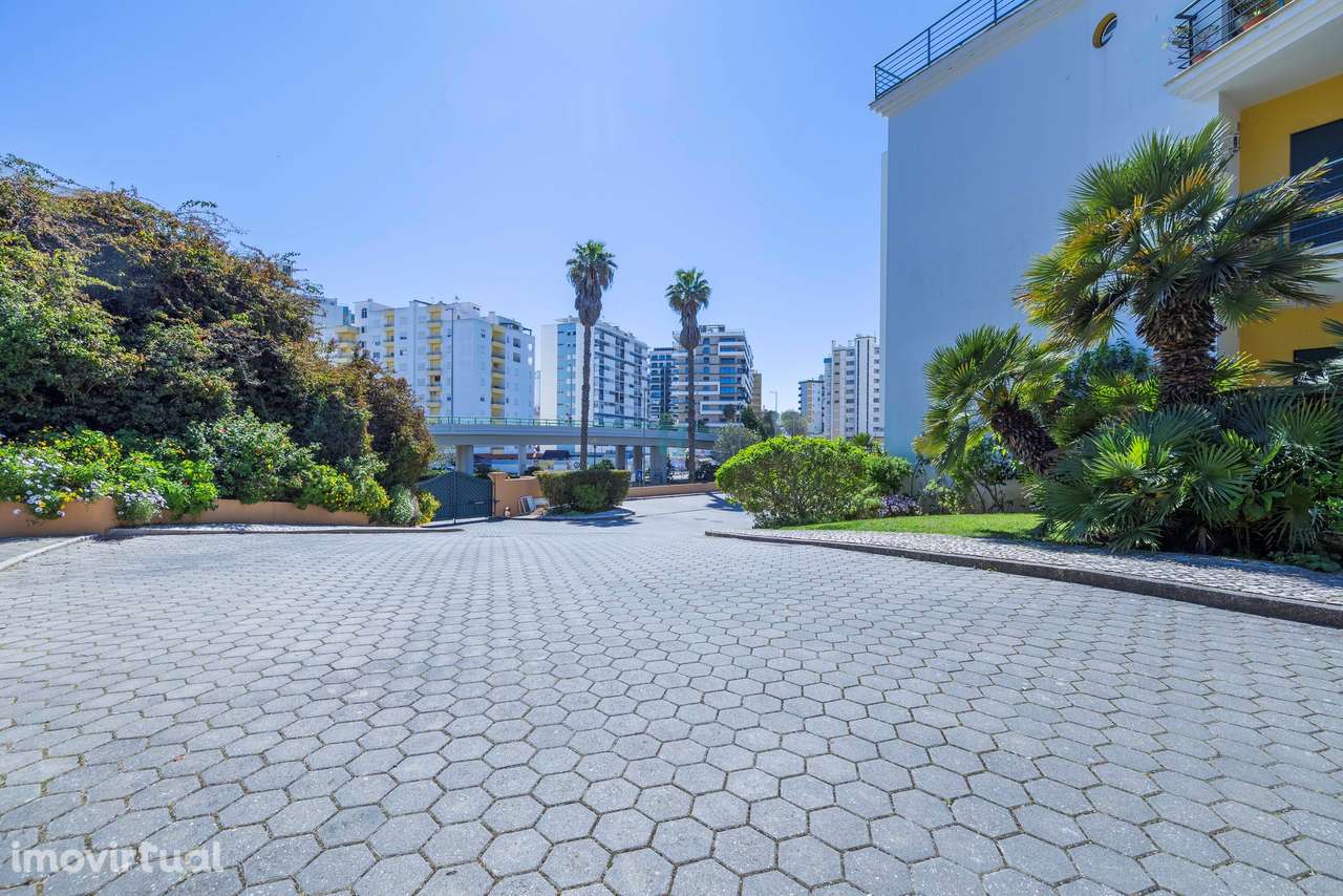 Vende-se Penthouse T3 na Praia da Rocha – localização privilegiada - Grande imagem: 2/27