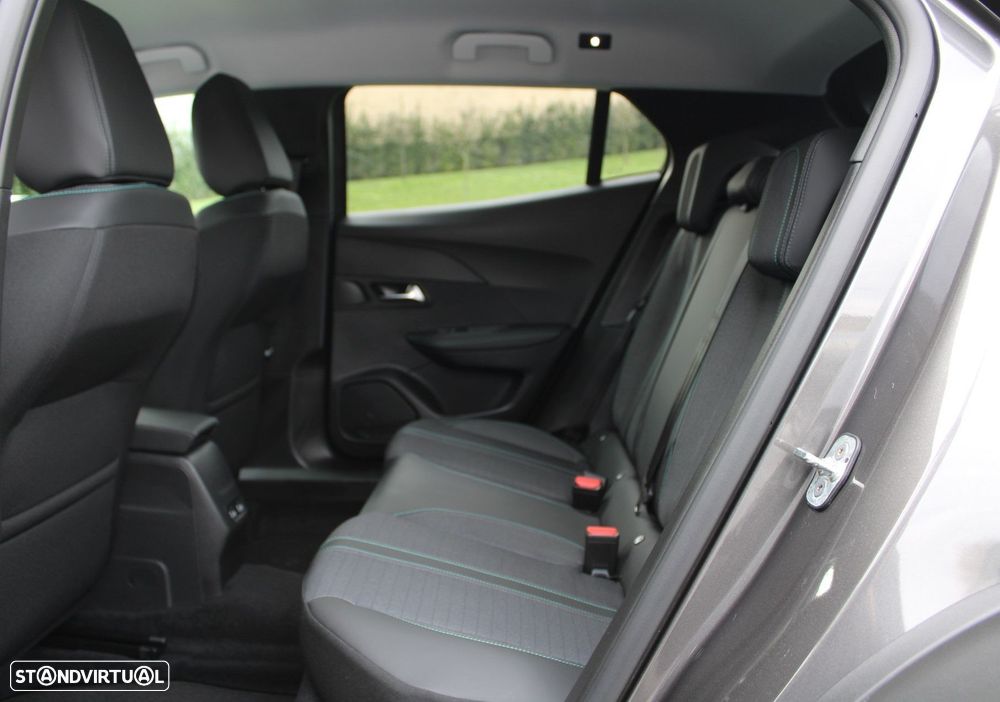 Peugeot 2008 1.2 PureTech Allure - 12