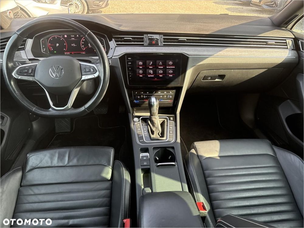 Volkswagen Passat Variant 2.0 TDI Elegance DSG - 11
