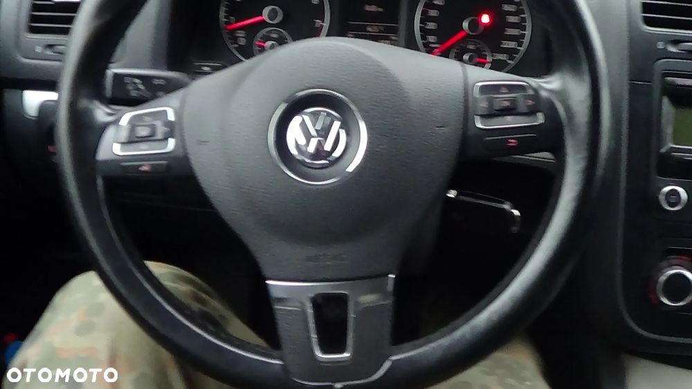 Volkswagen Jetta - 2