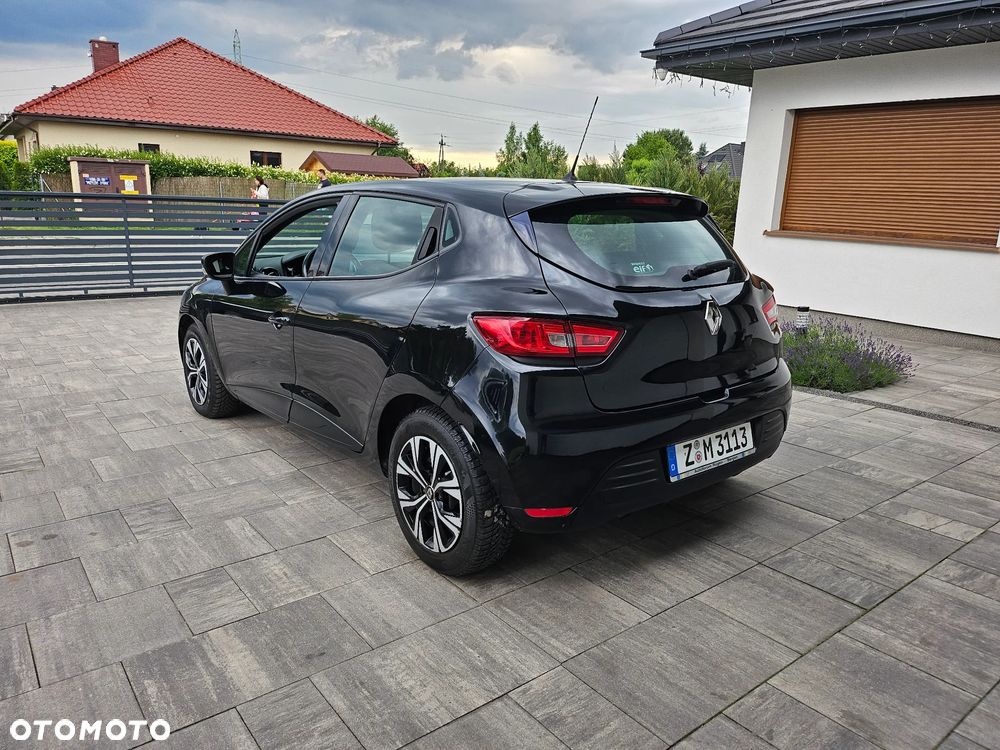 Renault Clio 1.2 16V 75 LIMITED - 11