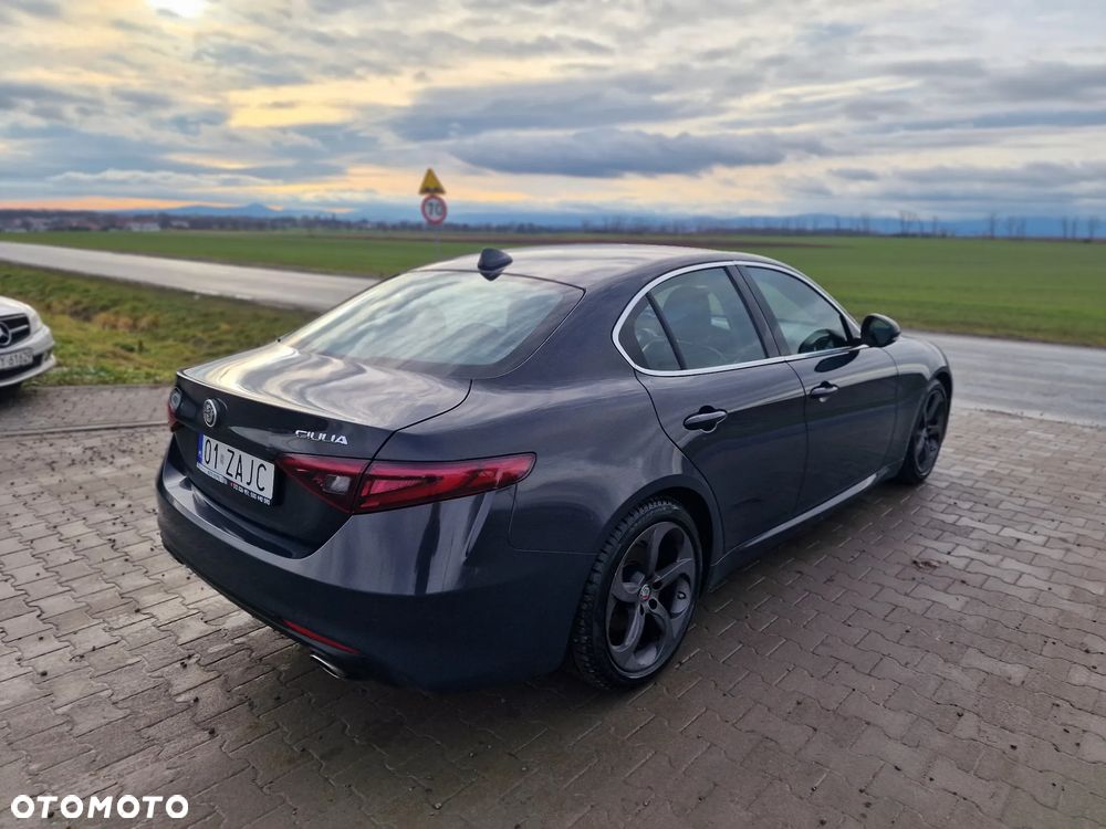 Alfa Romeo Giulia 2.2 D Turbo Super - 11