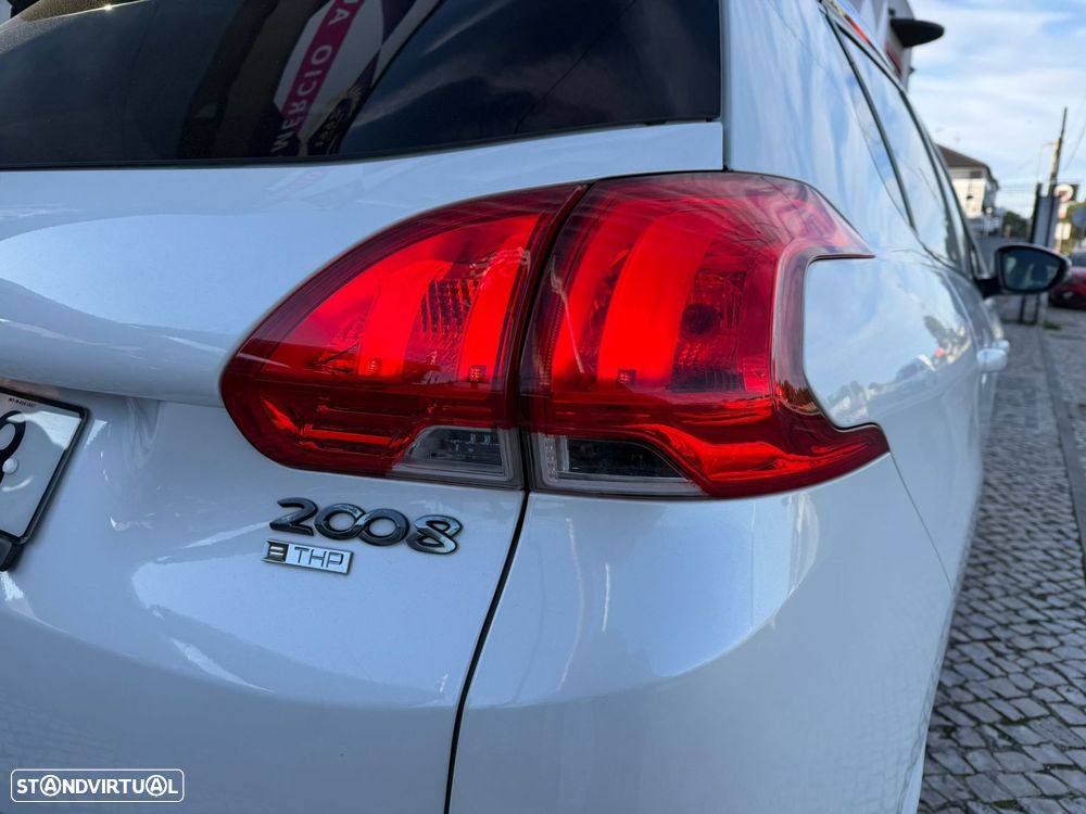 Peugeot 2008 1.2 PureTech Style - 19