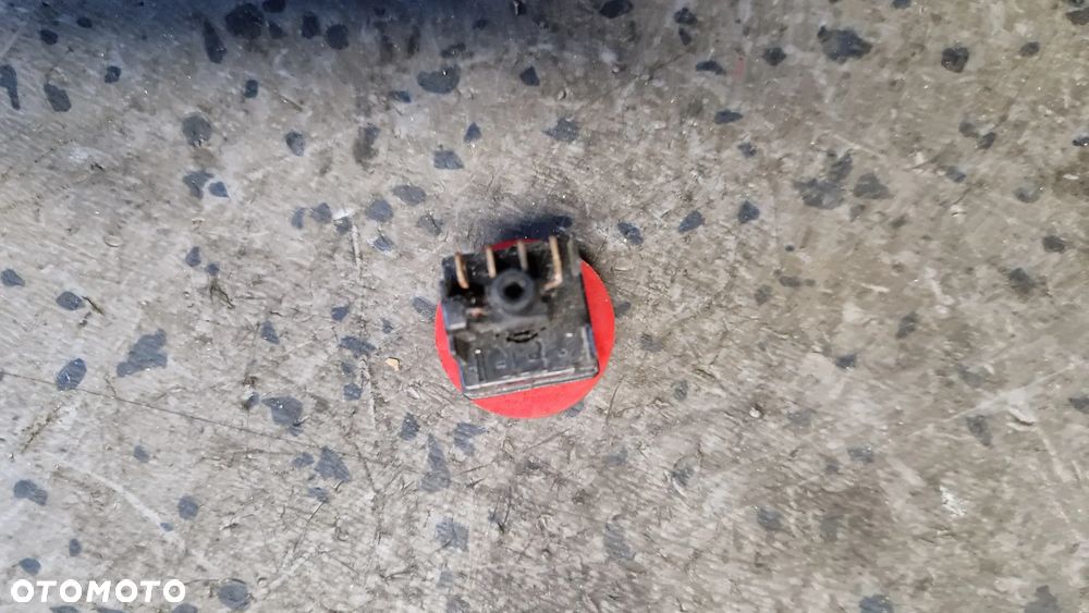 AIXAM CITY PRZEŁĄCZNIK ŚWIATEŁ AWARYJNYCH - 2
