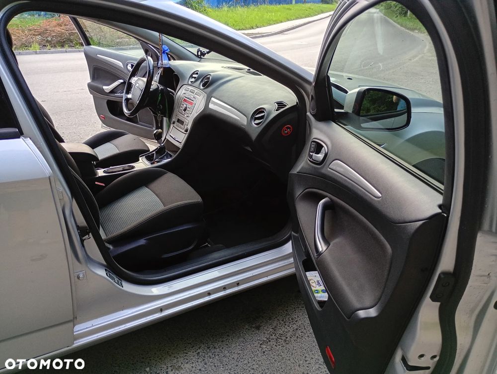 Ford Mondeo 2.0 TDCi Trend - 13