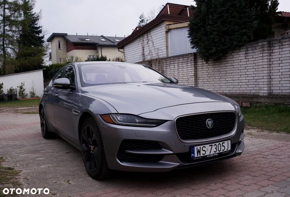 Jaguar XE - 3