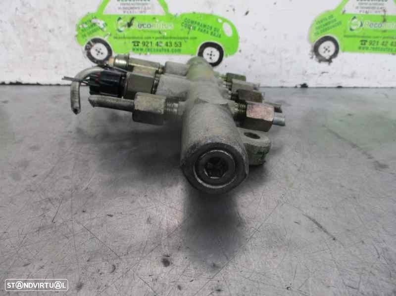 RAMPA INJETORA MAZDA 6 HATCHBACK 2004 - - 2