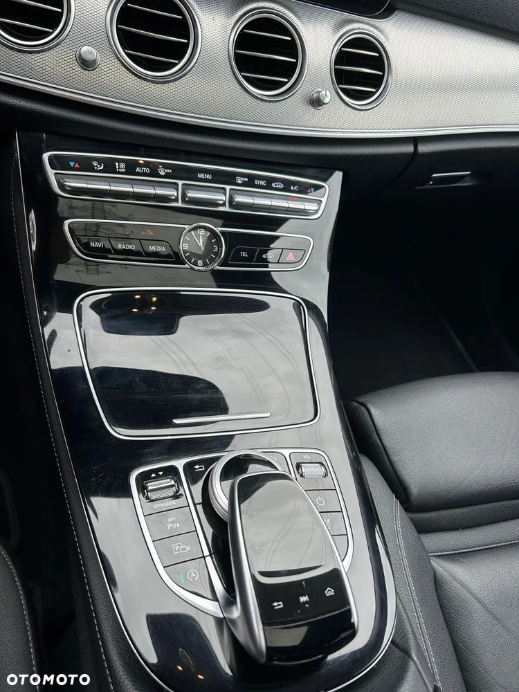 Mercedes-Benz Klasa E 400 4Matic 9G-TRONIC AMG Line - 19