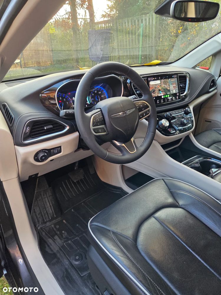 Chrysler Pacifica - 24