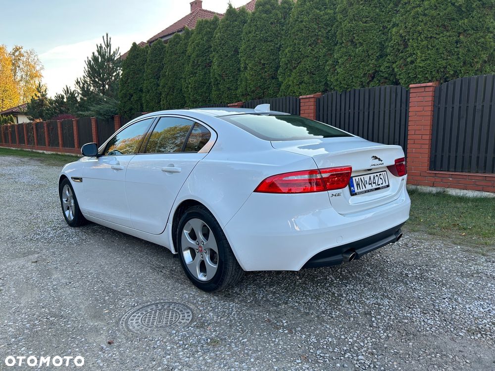 Jaguar XE 25t Pure - 6