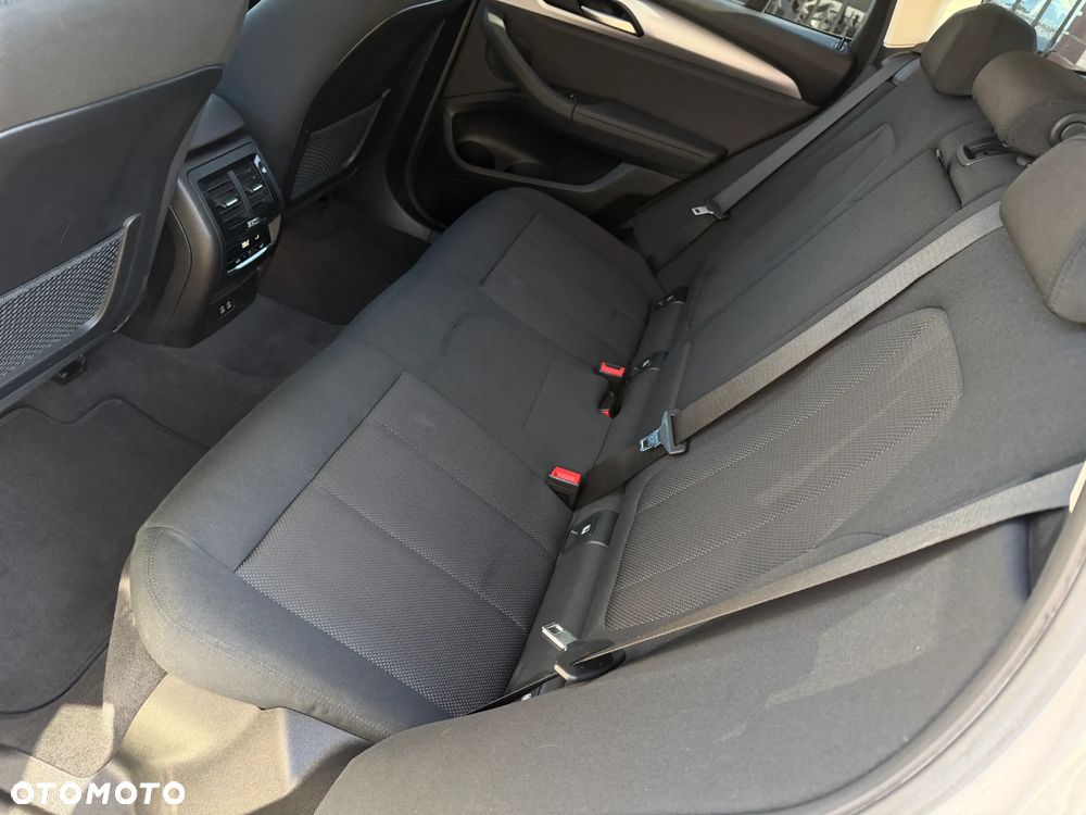 BMW X3 xDrive20d MHEV Advantage - 33