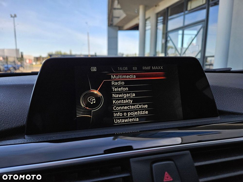 BMW Seria 3 318i Sport Line - 28