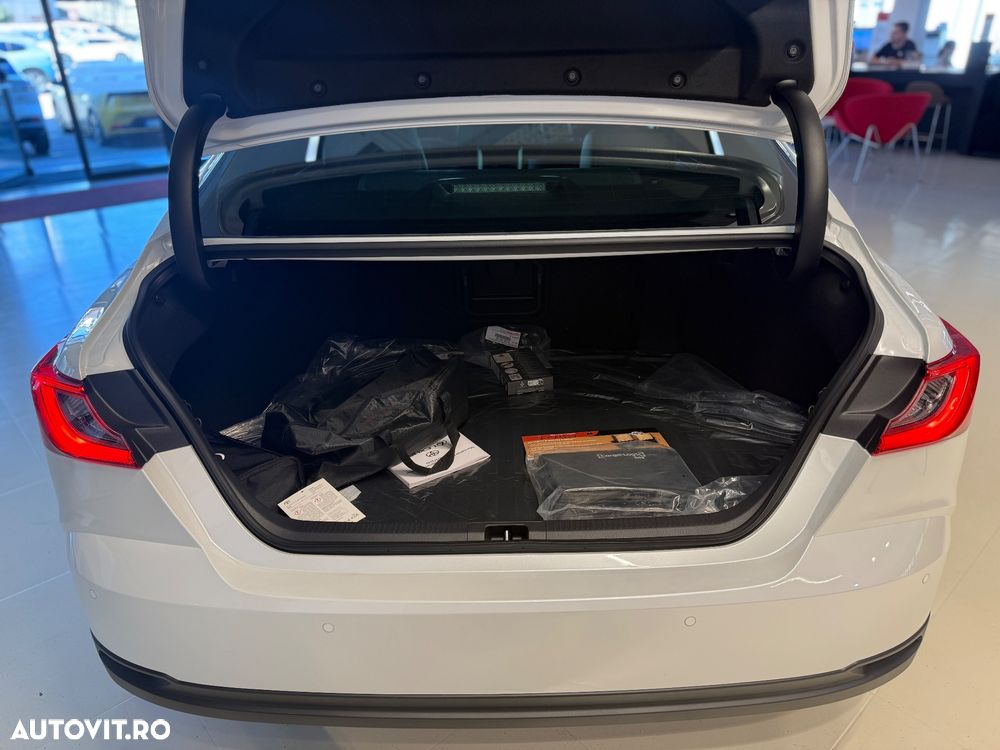 Toyota Camry 2.5 HEV Luxury - 9