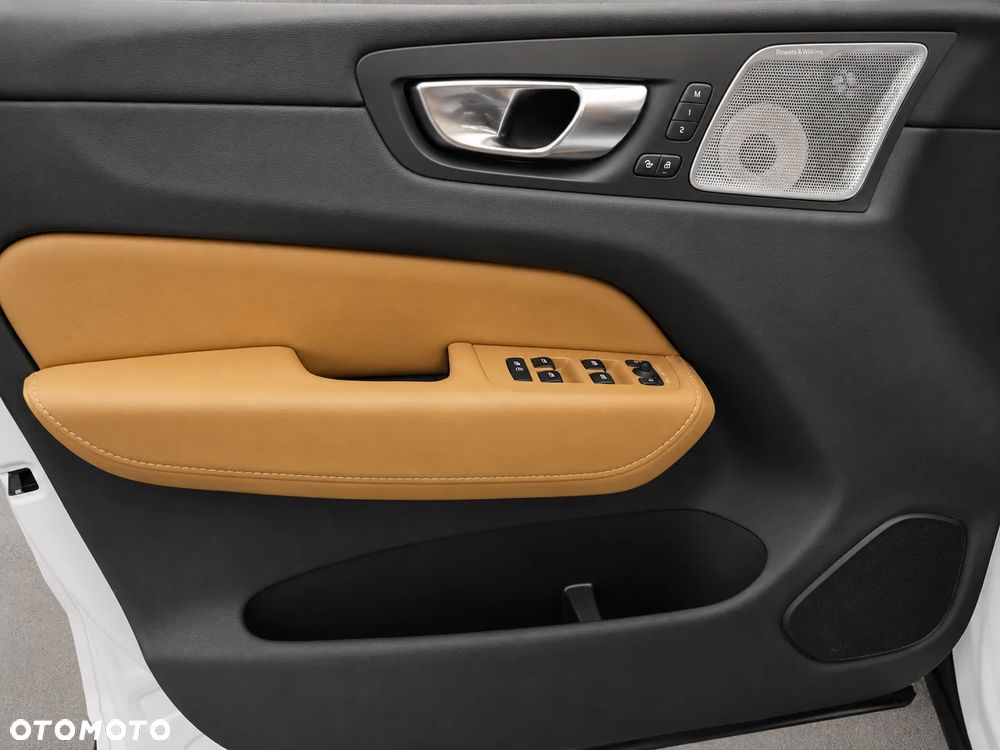 Volvo XC 60 T6 AWD Recharge Ultimate Black Edition - 16
