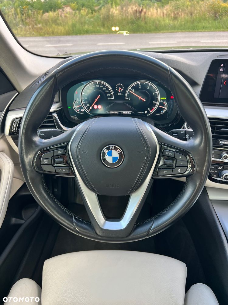 BMW Seria 5 520d Luxury Line - 17