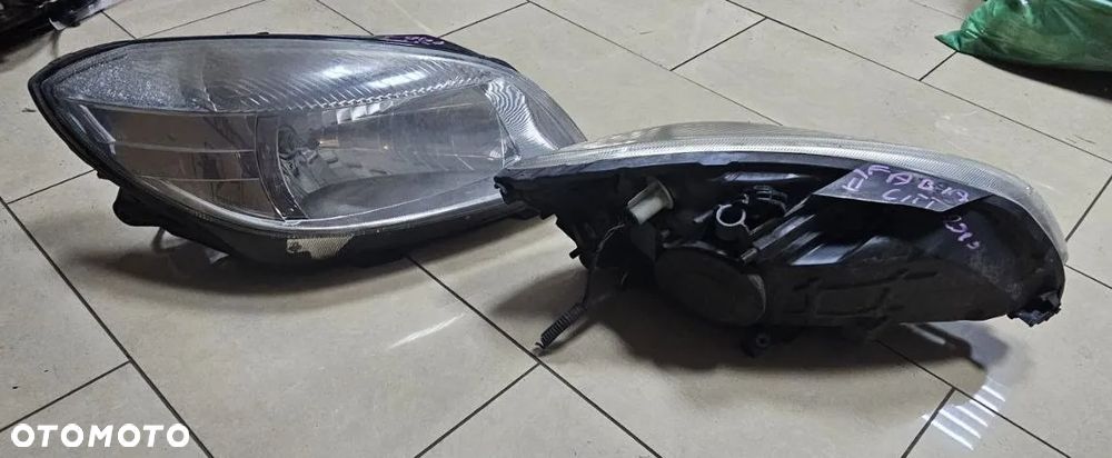 Lampy przednie / prawa  przód / Skoda Fabia II - 2