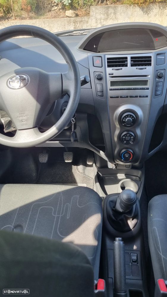 Toyota Yaris 1.0 VVT-i AC Manual+VSC - 16