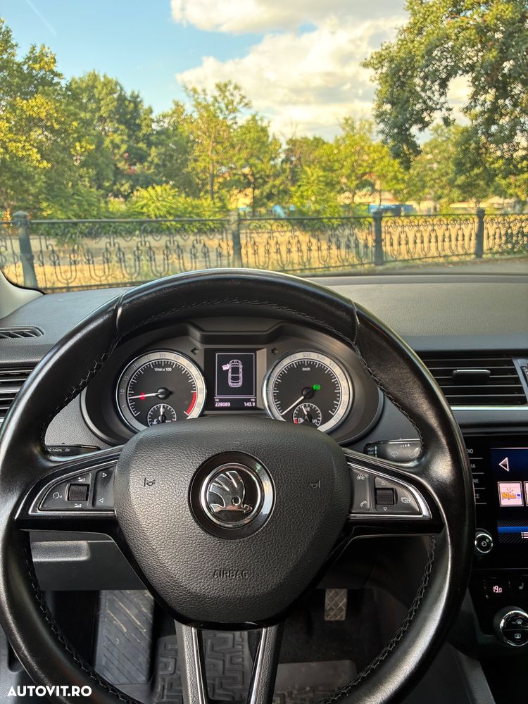 Skoda Octavia 1.6 TDI DSG Style - 6