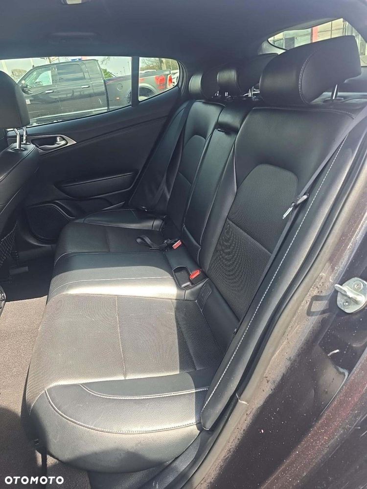 Kia Stinger 2.0 T-GDI GT Line - 13