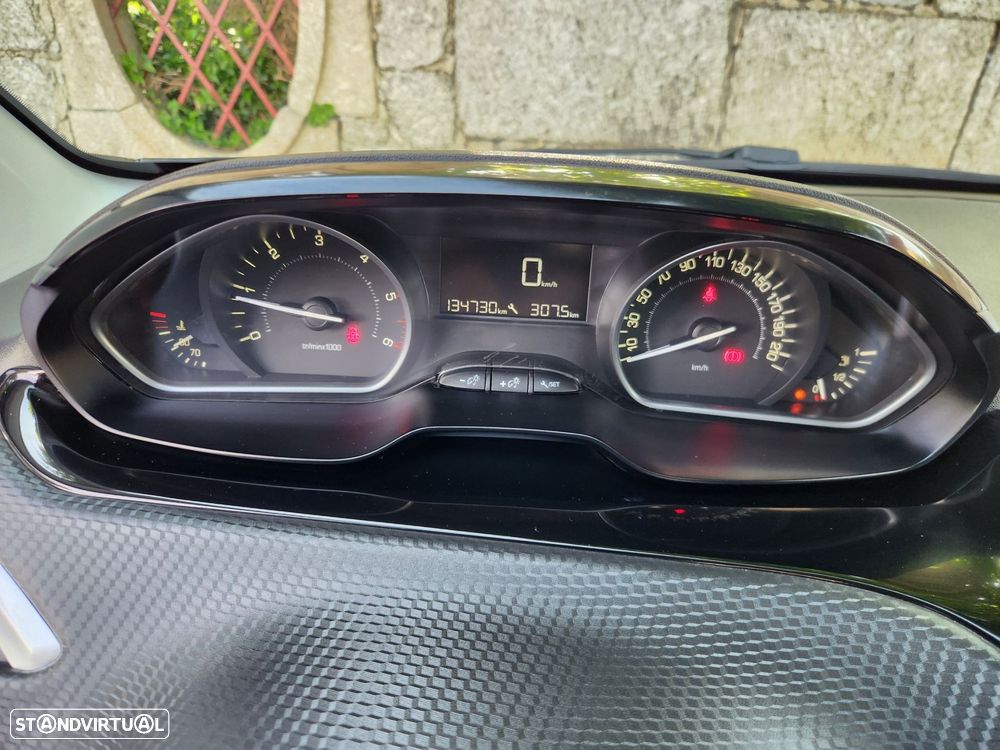 Peugeot 208 1.5 BlueHDi Signature - 17