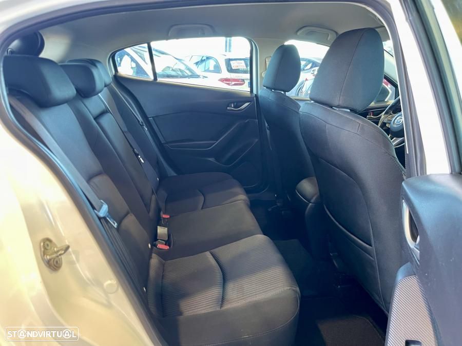 Mazda 3 Hatchback - 23