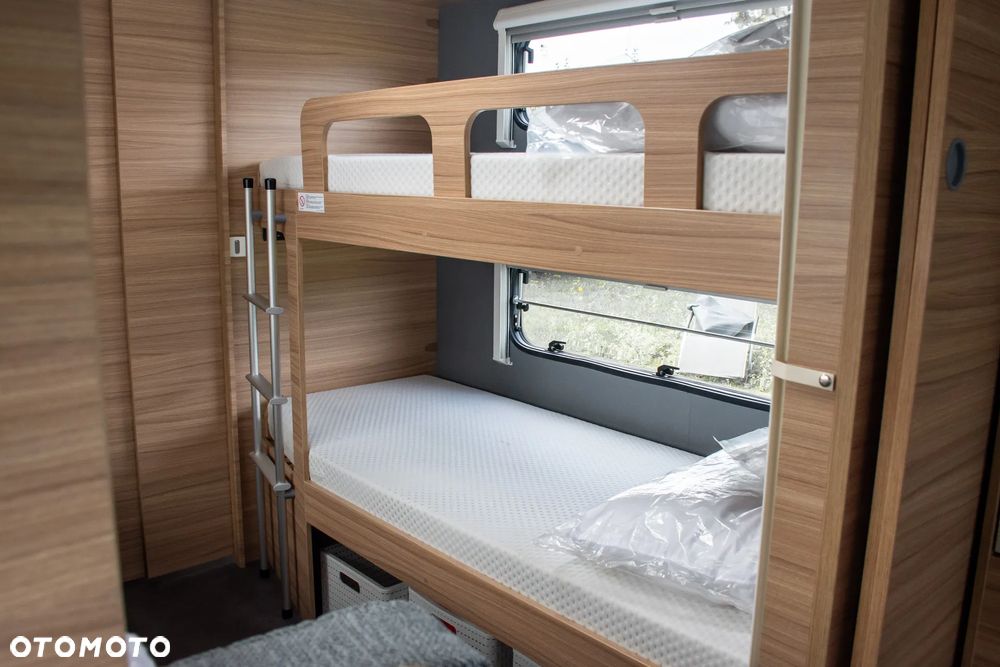 Dethleffs 730FKR Camper - 10