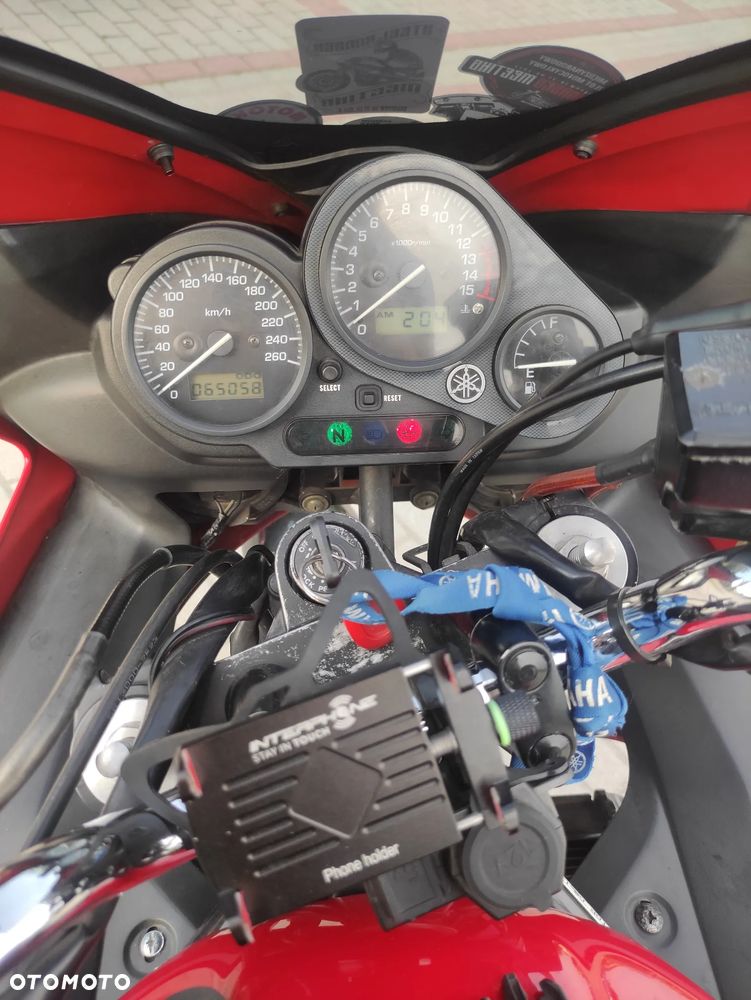 Yamaha FZS - 6
