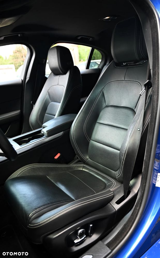Jaguar XE - 36