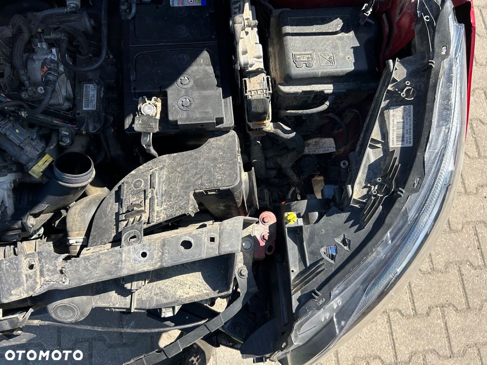 Peugeot 2008 BlueHDi 100 STOP & START Signature - 38