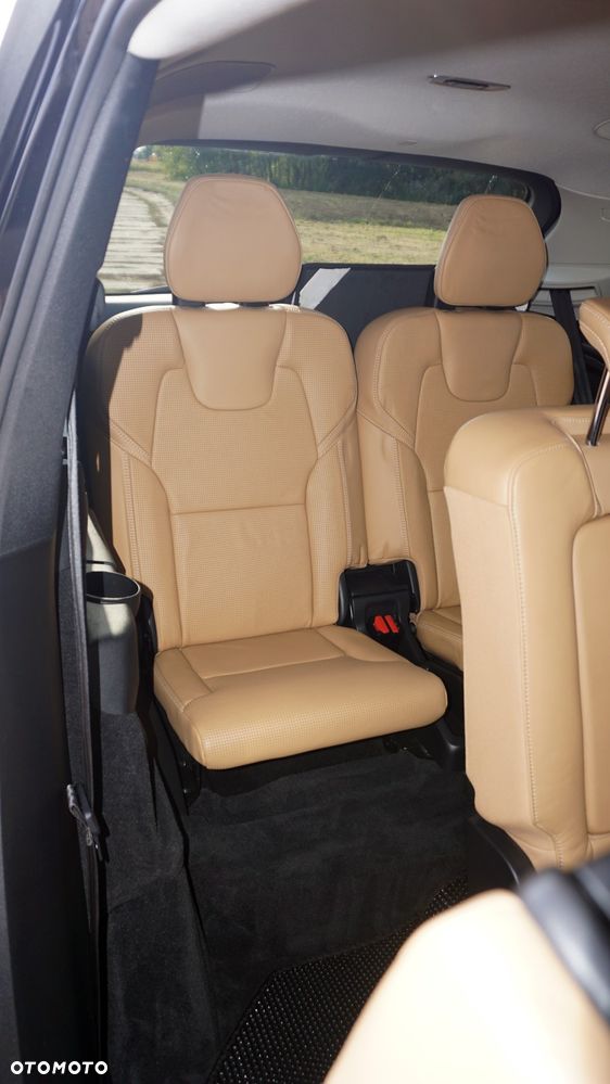 Volvo XC 90 - 22