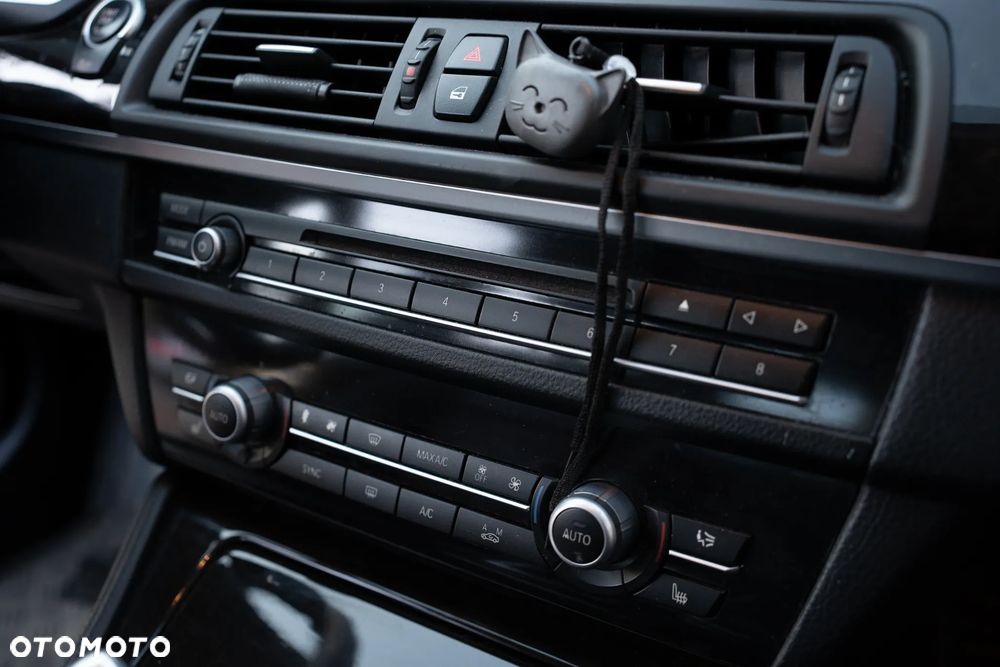 BMW Seria 5 528i - 27