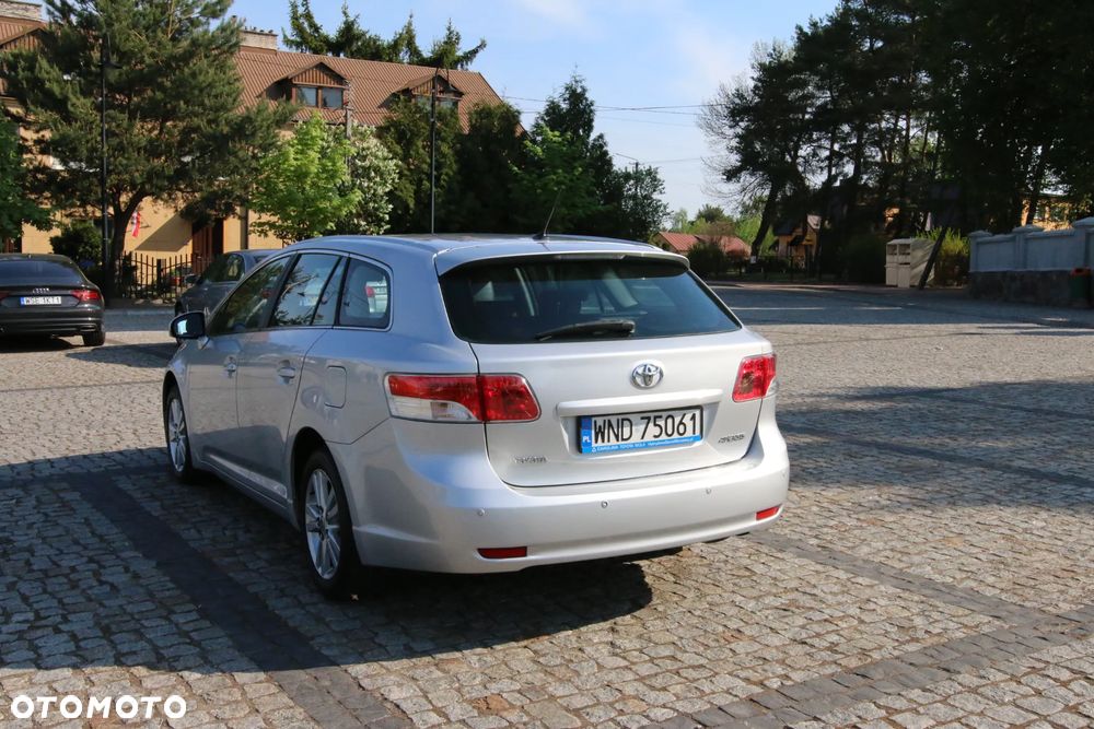 Toyota Avensis 1.8 Sol - 9