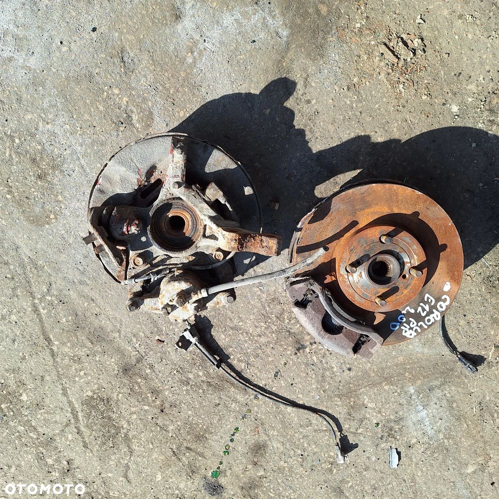 Zwrotnica prawa lewa Toyota corolla e12 2.0d d4d - 3