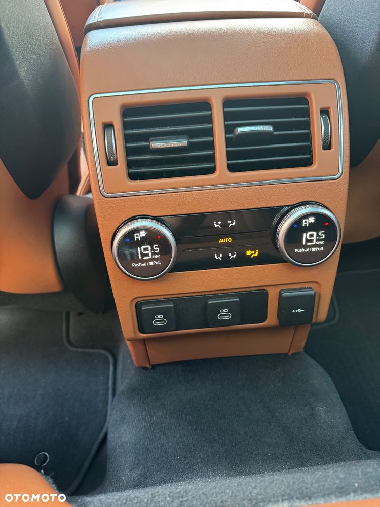 Jaguar F-Pace 5.0 V8 P550 AWD SVR - 31