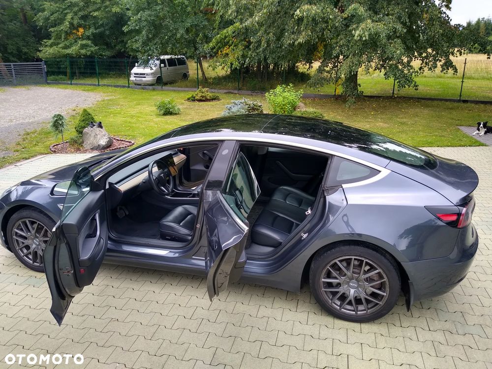 Tesla Model 3 - 10