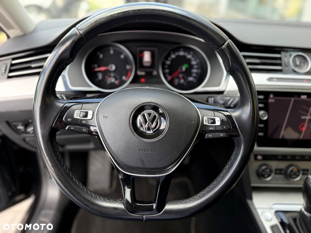 Volkswagen Passat 1.6 TDI SCR DSG Comfortline - 20